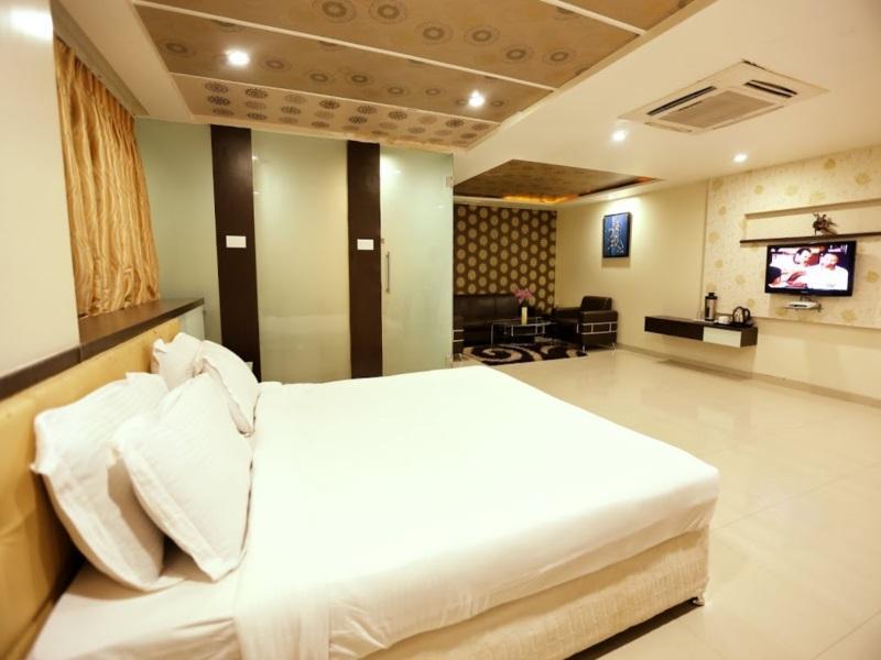 Hotel Sitara Grand Banjara Hills Hyderabad Esterno foto